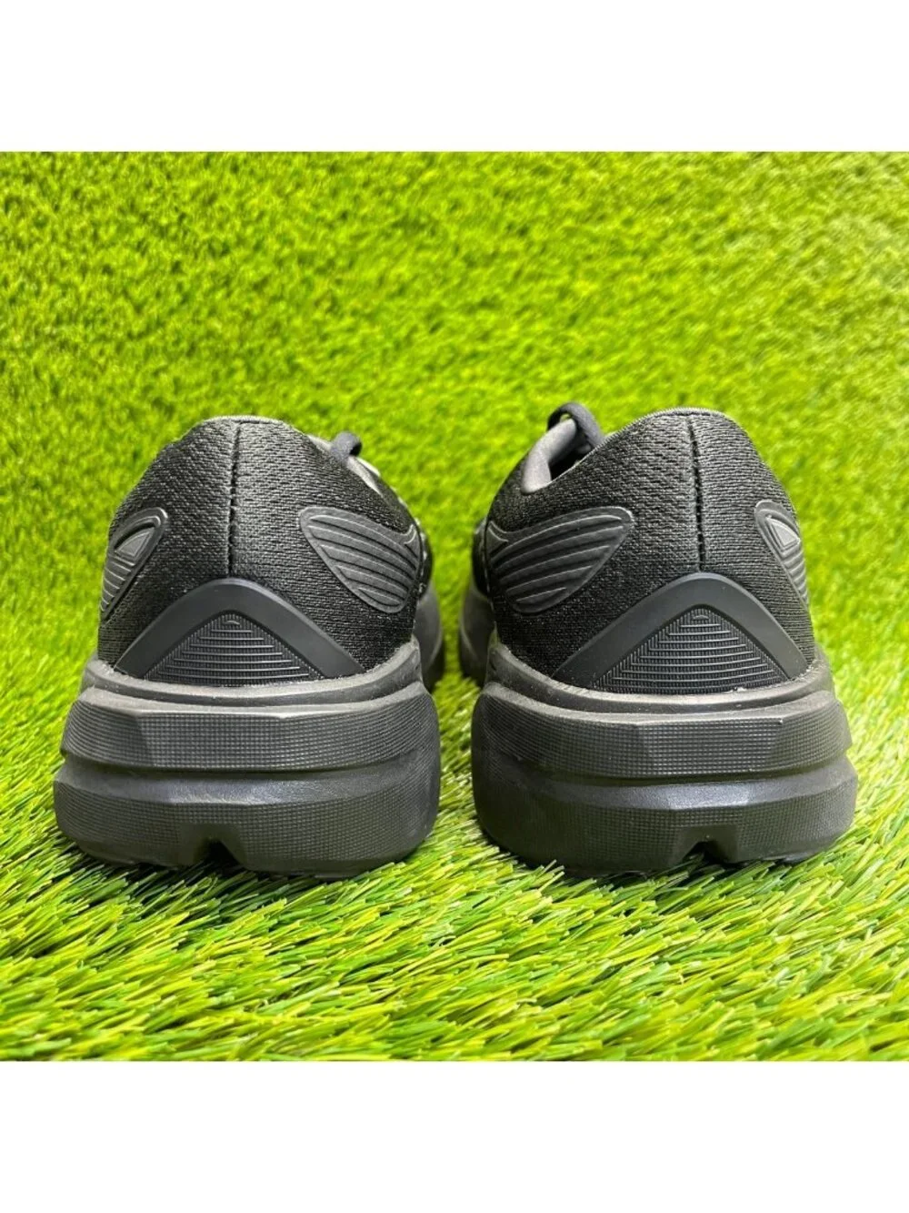 Brooks Ghost Max 3 Mens Size 9.5EE Black Athletic Running Walking Shoes Sneakers